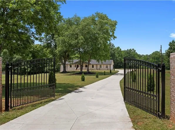 5245 Stonewall Tell Rd, Atlanta, GA 30349