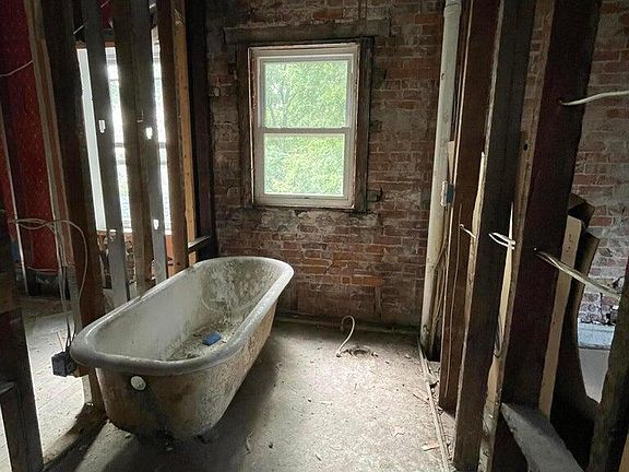 5th image of 327 Linwood Ave #329