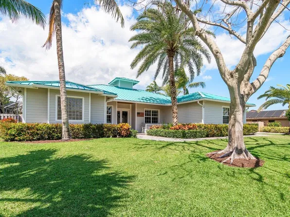 12 SE Paddock Circle, Tequesta, FL 33469