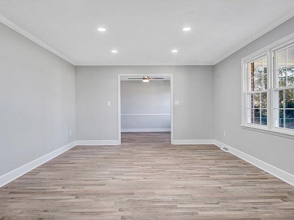 4th image of 354 Orchard Lake Dr