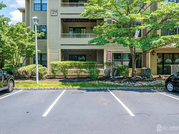 2701 Ridgefield Ct, Helmetta, NJ 08828