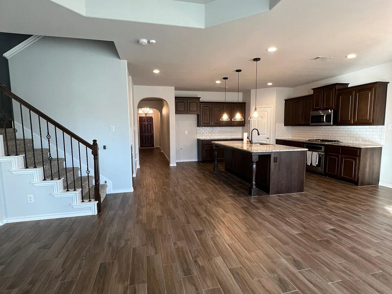 3 bed, 2550 sqft, $3,000 — Photo 4
