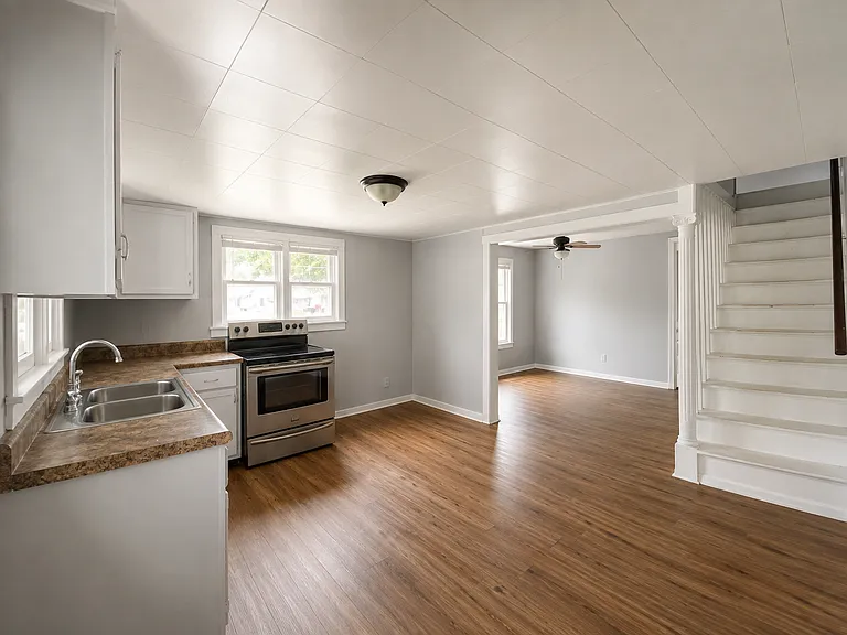 1105 Putnamville Ave — Photo 4