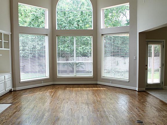 2nd image of 4110 Oak Forest Dr