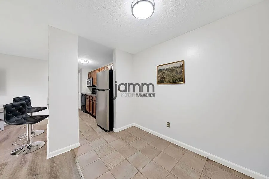 Furnished 1 Bedroom 1 Bathroom Unit — Photo 4