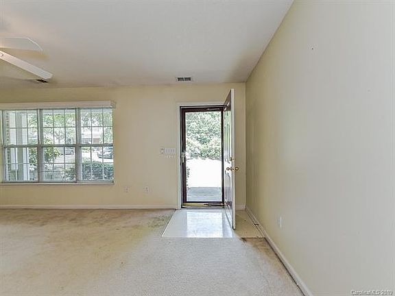 5th image of 640 Emerald Cove Dr