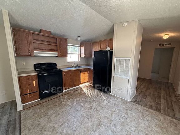 4th image of 2210 Center St