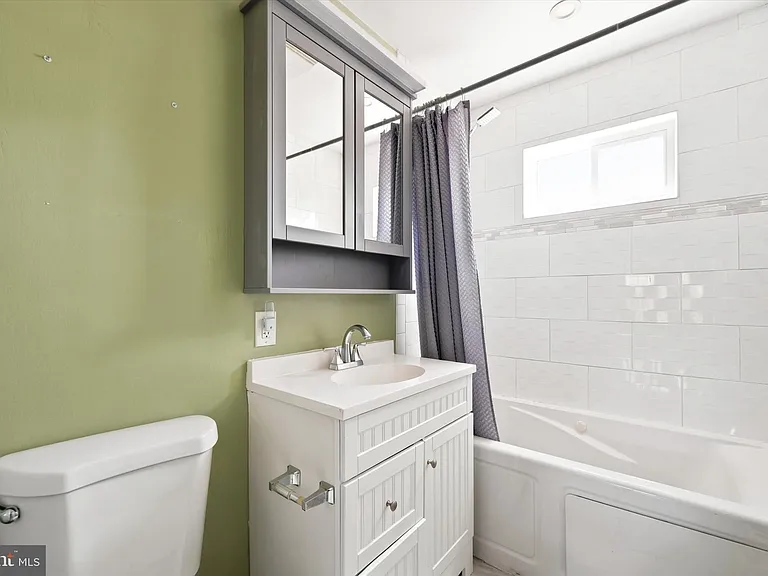 2318 E Letterly St — Photo 12