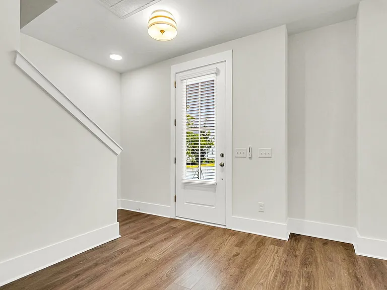 254 Symphony Ave — Photo 8