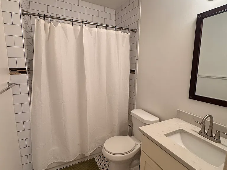 990 Linam St SE #B — Photo 5
