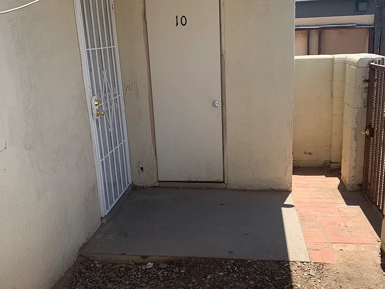 Updated 1 Bedroom Courtyard Apartment with Yard in South UNM — Photo 13