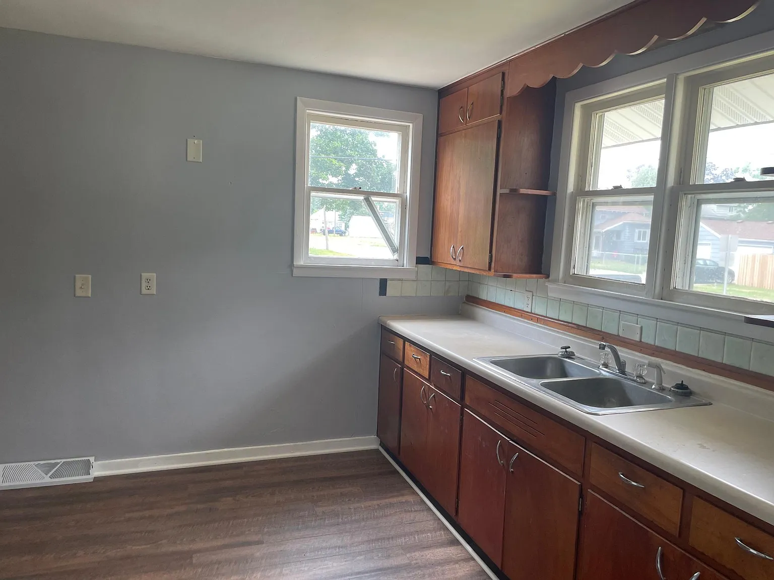 432 Elmwood Ave — Photo 4