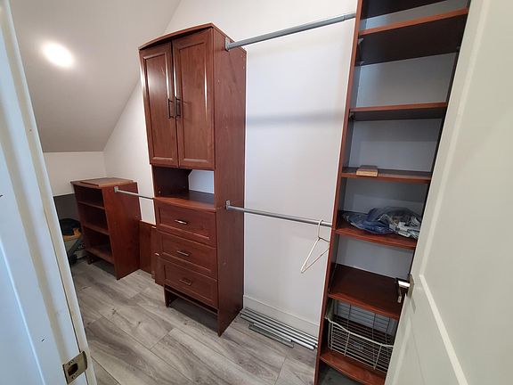 3rd image of 2577 Hillcrest Ave #3