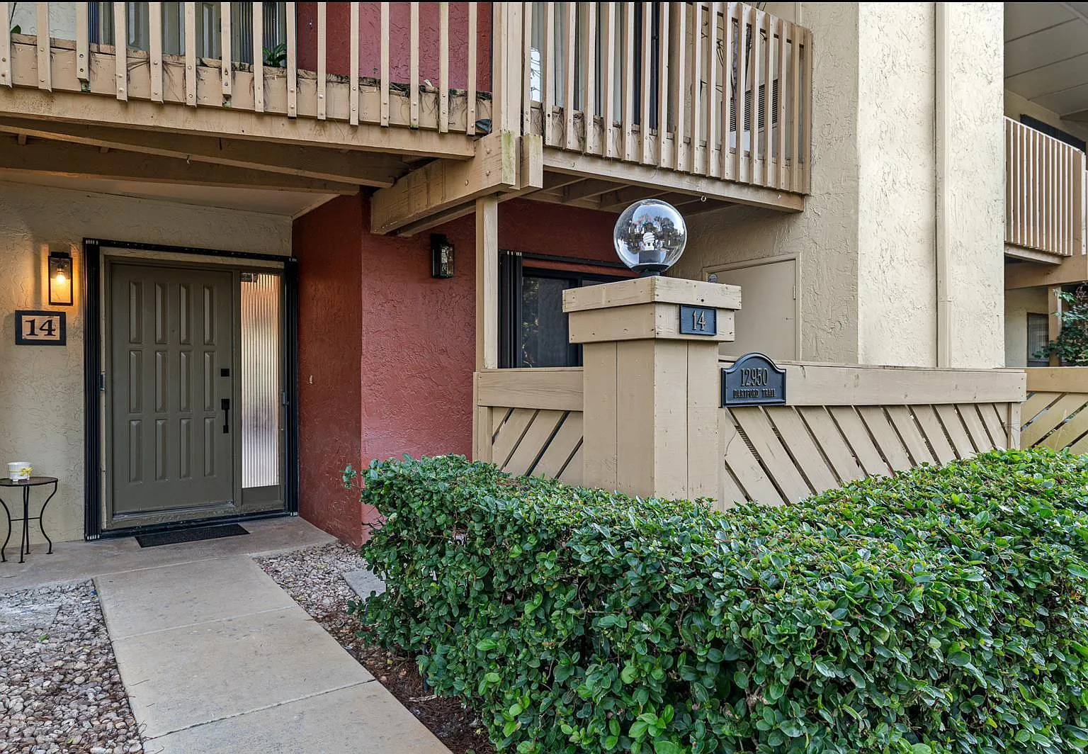 2 bed, 2.0 bath, 1180 sqft, $4,250 — Photo 2