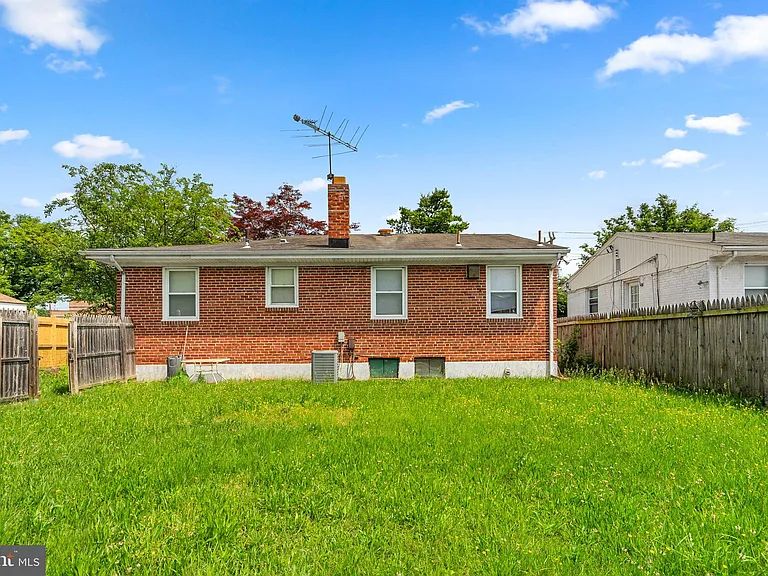 10112 Sutherland Rd — Photo 27