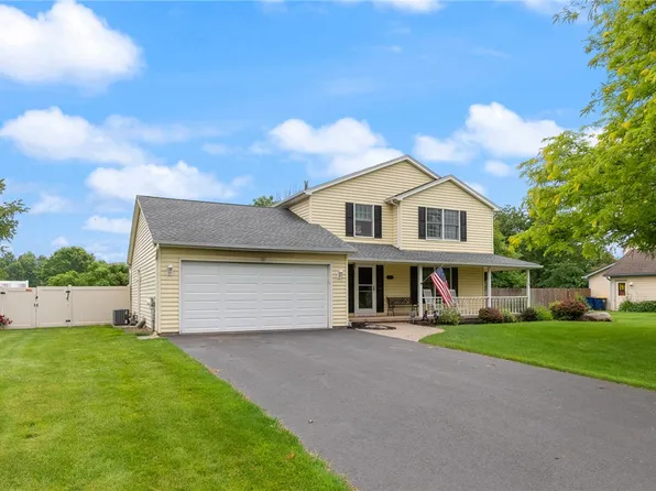 2119 Stonehedge Dr, Ontario, NY 14519