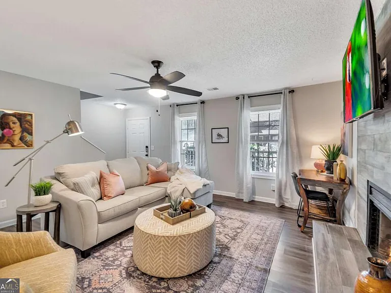 4521 Coopers Creek Cir SE — Photo 3