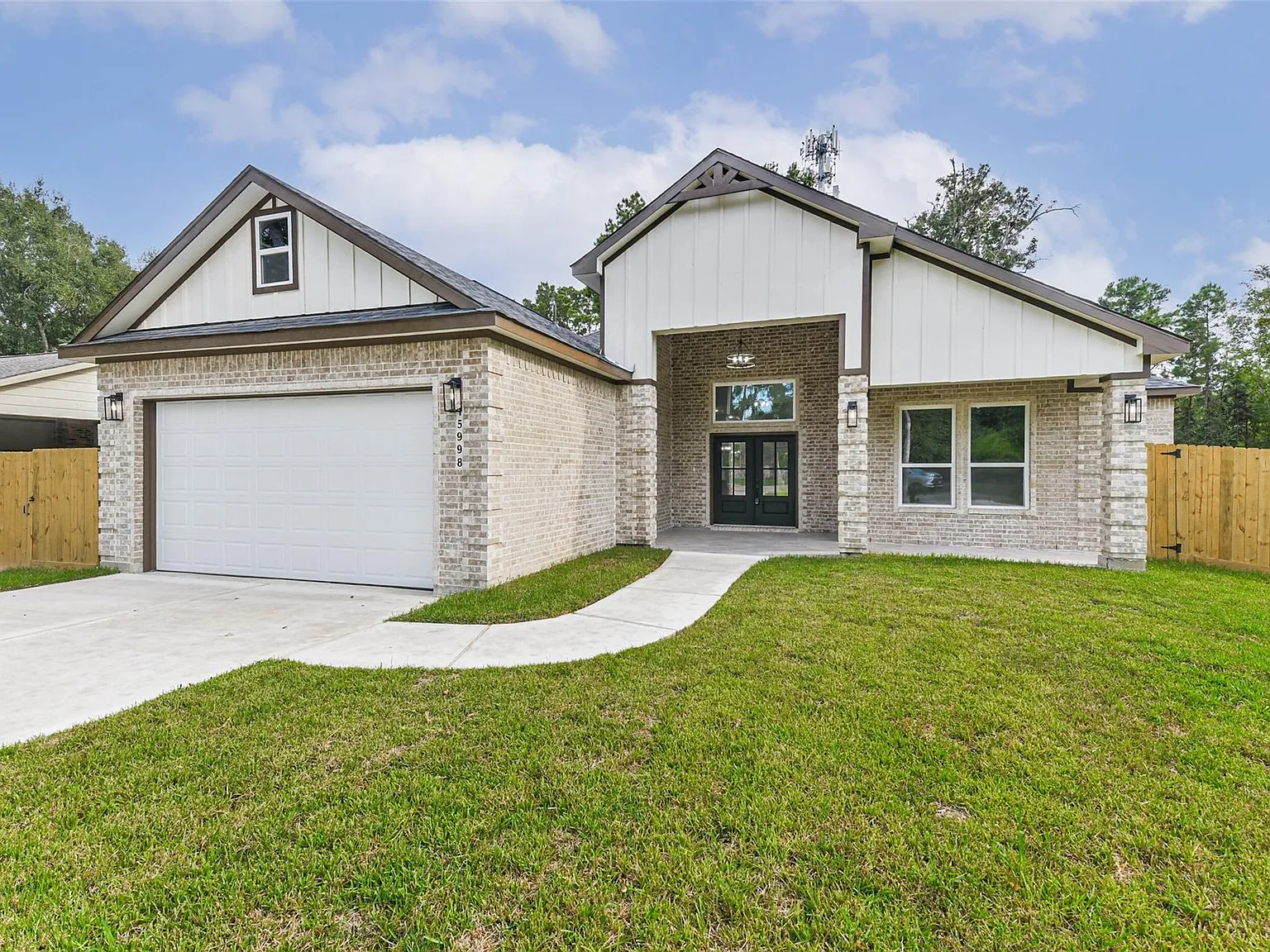 4 bed, 2.5 bath, 2110 sqft, $2,500 — Photo 1