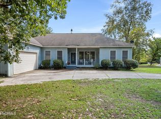 634 Ravenswood Rd, Hampstead, NC 28443