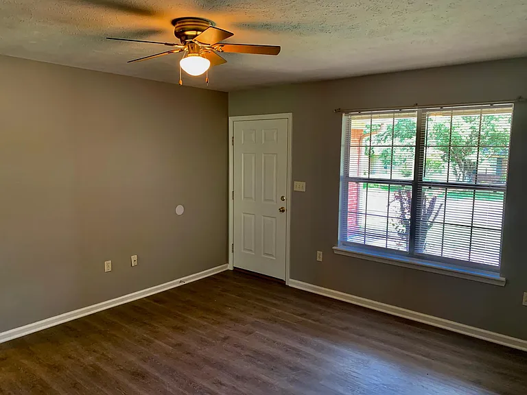 1645 Southern Hills Dr — Photo 5