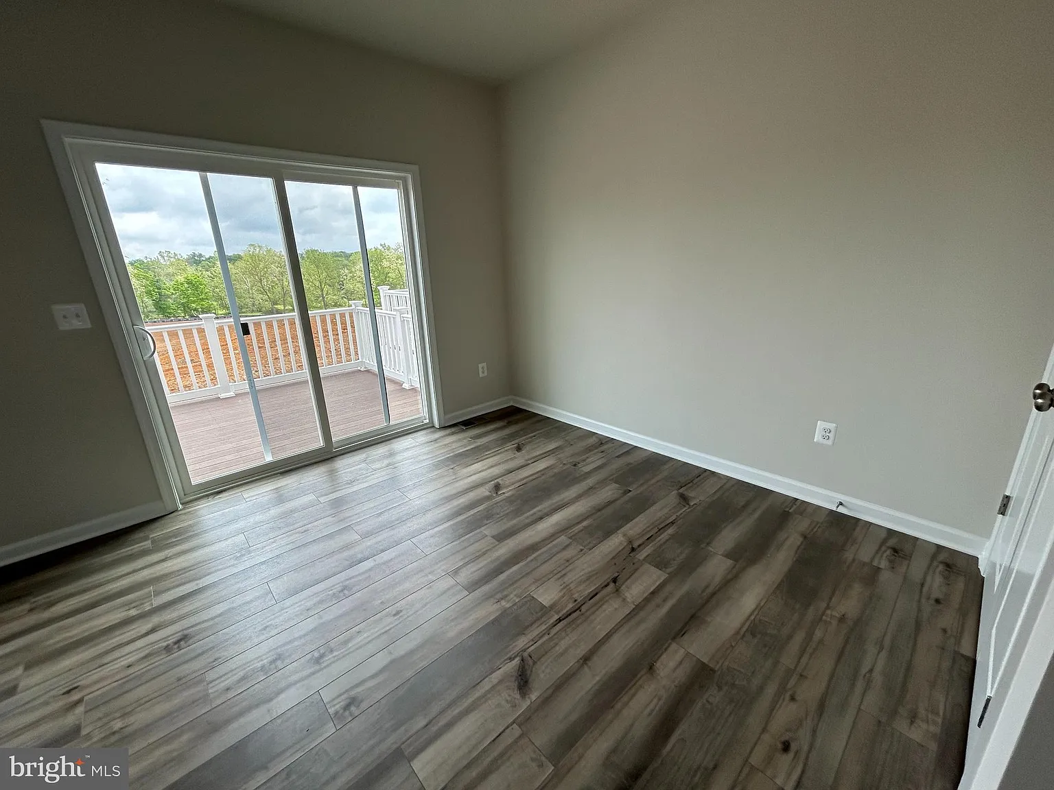 3 bed, 4.0 bath, 1726 sqft, $2,099 — Photo 3