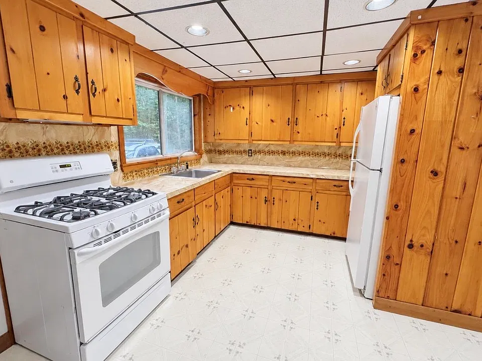 10 Acorn Dr