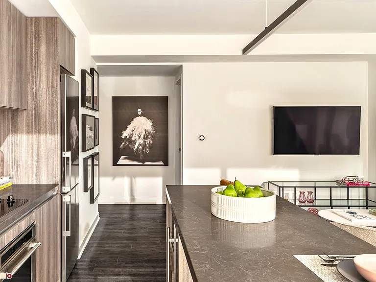 57 Spadina Ave — Photo 9