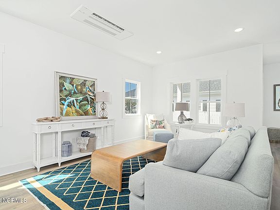 3rd image of 103 Live Oak Commons