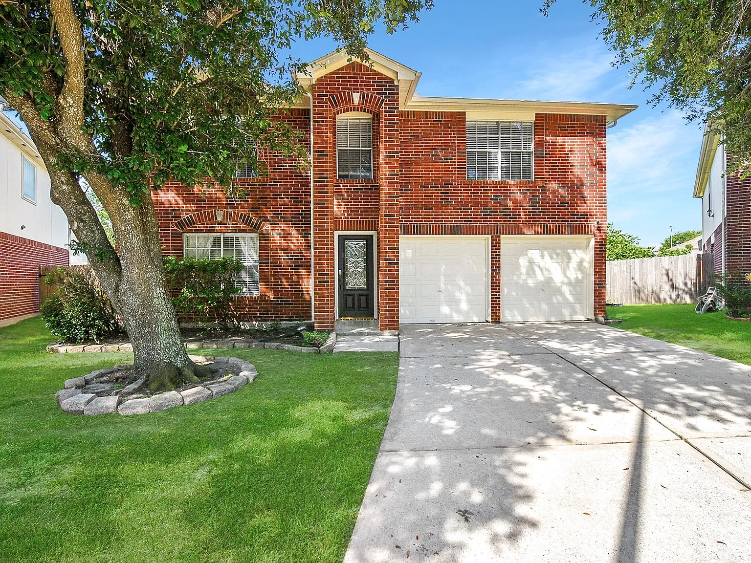 3 bed, 2.5 bath, 2070 sqft, $2,400 — Photo 2