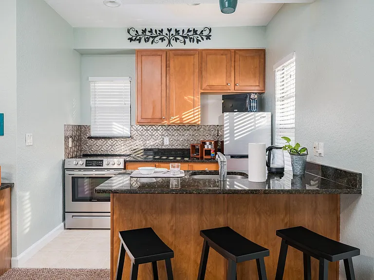250 Westlawn Dr #605 — Photo 7