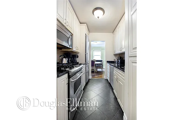 Sold by Douglas Elliman | media 14