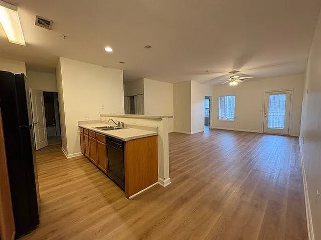 2 bed, 2.0 bath, 1128 sqft, $1,500 — Photo 4