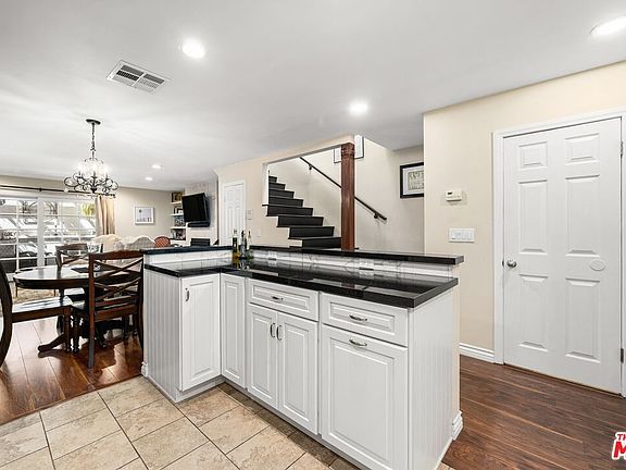 5th image of 853 Larrabee St APT 14