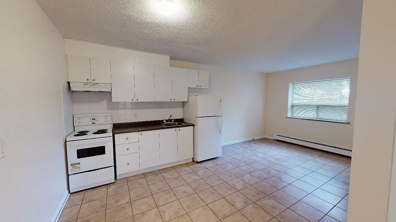 506 Danforth Apartments — Photo 3