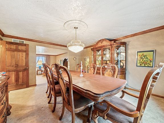 4th image of 571 Aljo Dr