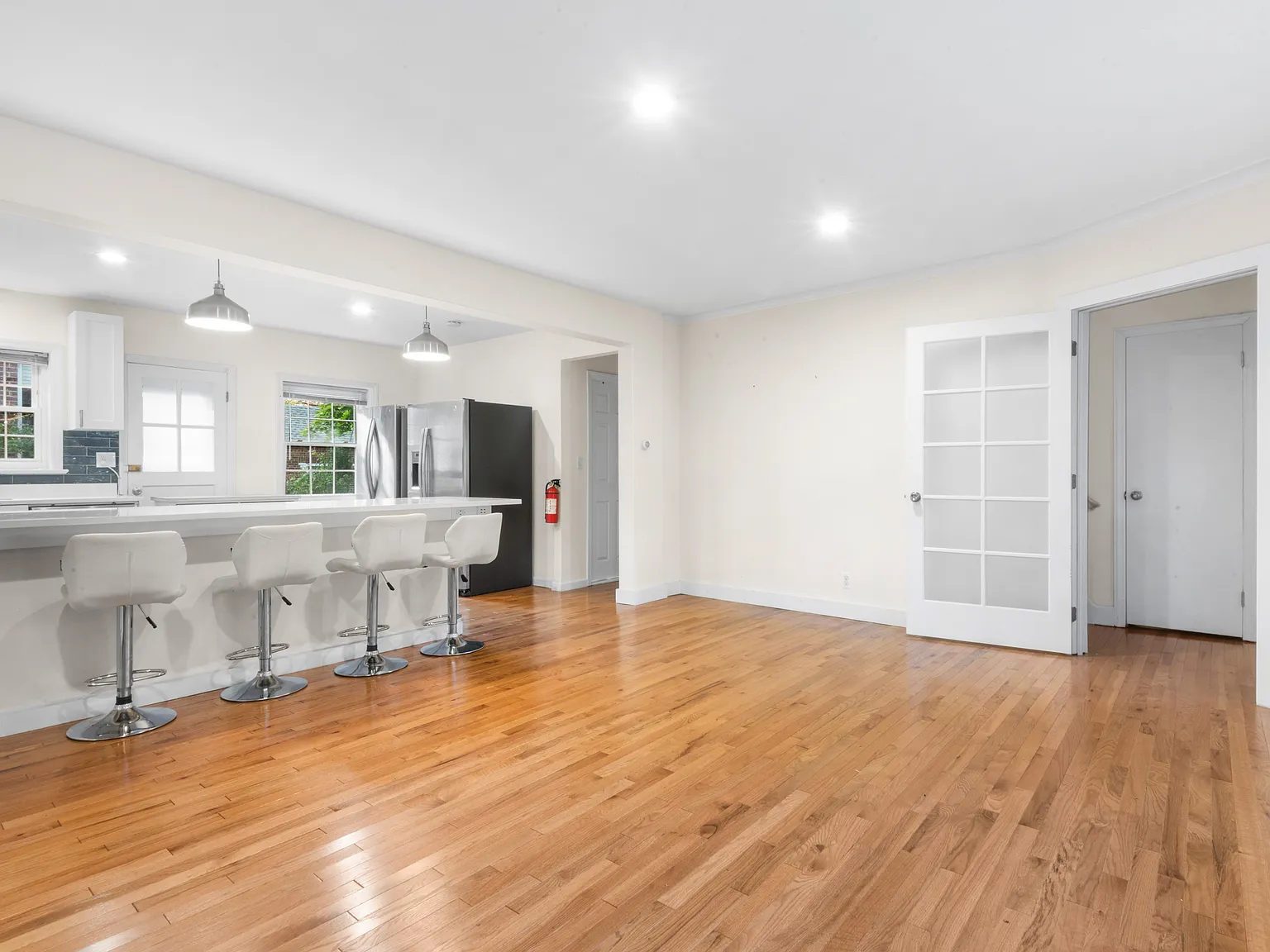 4 bed, 1785 sqft, $5,100 — Photo 3