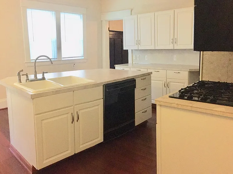 4318 N Vancouver Ave — Photo 6