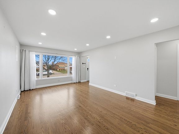 2nd image of 4312 N Nottingham Ave
