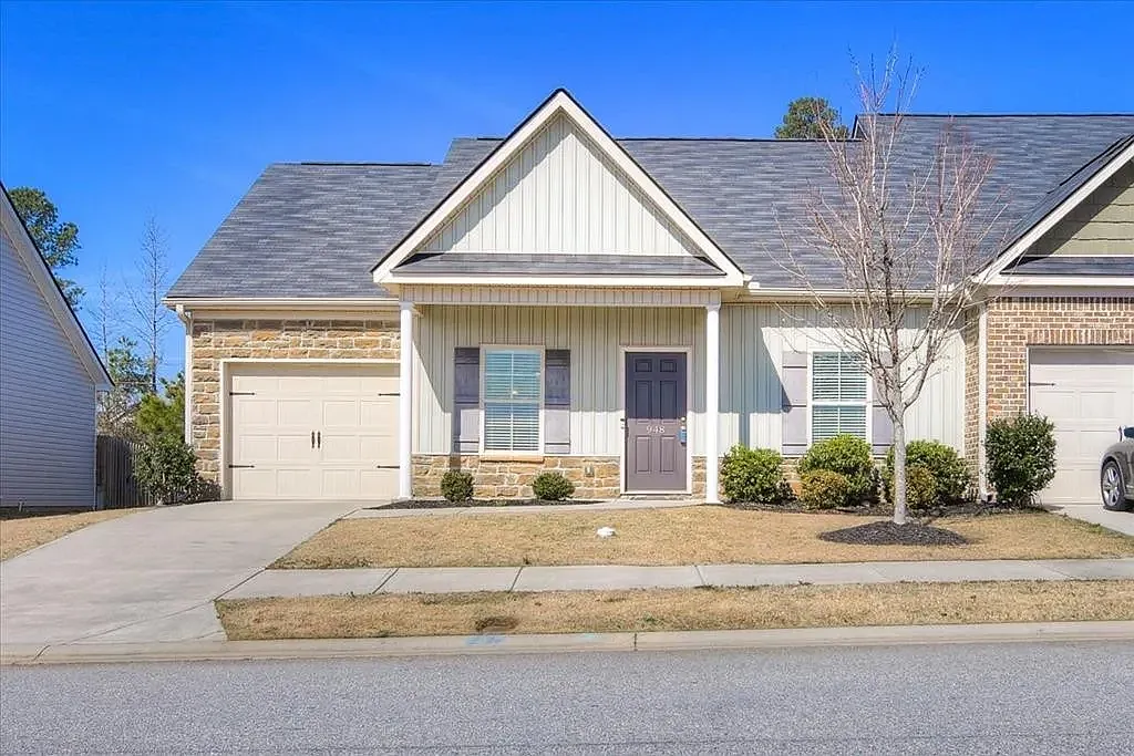 3 bed, 1338 sqft, $1,650 — Photo 1