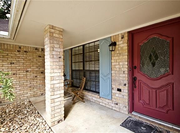 5th image of 213 Pin Oak Dr