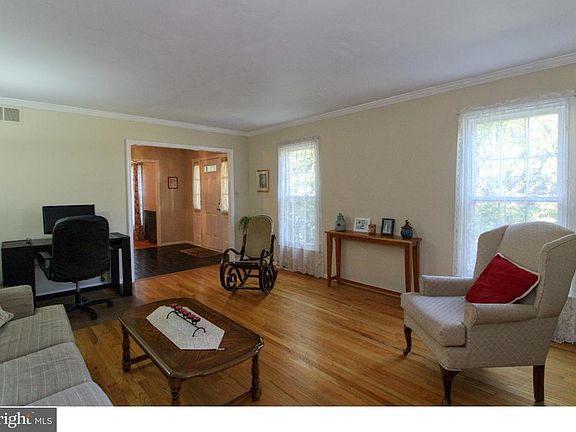 3rd image of 28 Signal Hill Dr