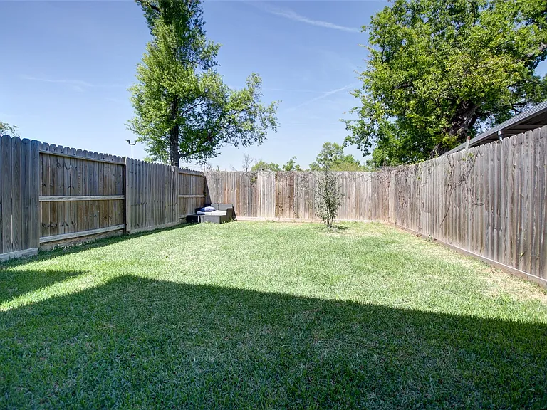 5113 Hershe St #B — Photo 44