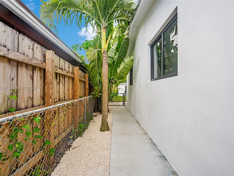 6566 SW 35th St — Photo 31