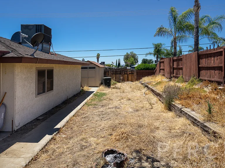2510 E Devonshire Ave — Photo 24