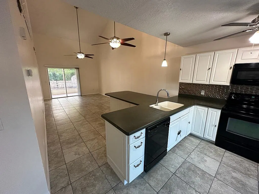 3 bed, 1244 sqft, $1,850 — Photo 3