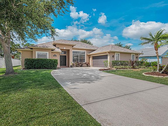 2nd image of 5805 NW Zenith Drive