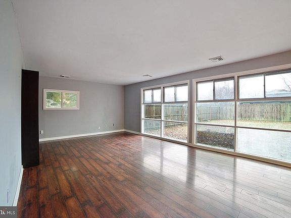 4th image of 20 Kensington Ln
