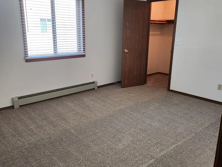 Pebble Creek Apartments — Photo 12