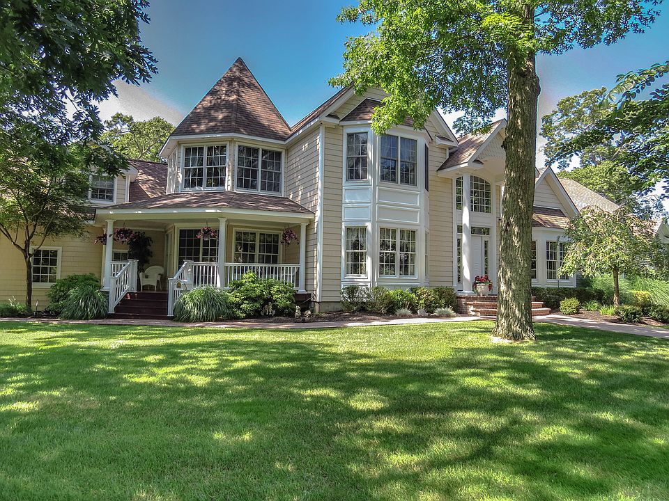 1st image of 15 Brushwood Ct