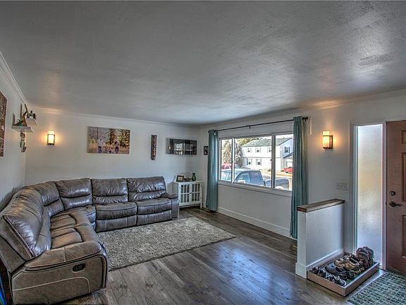 3rd image of 3020 Stillwater Dr